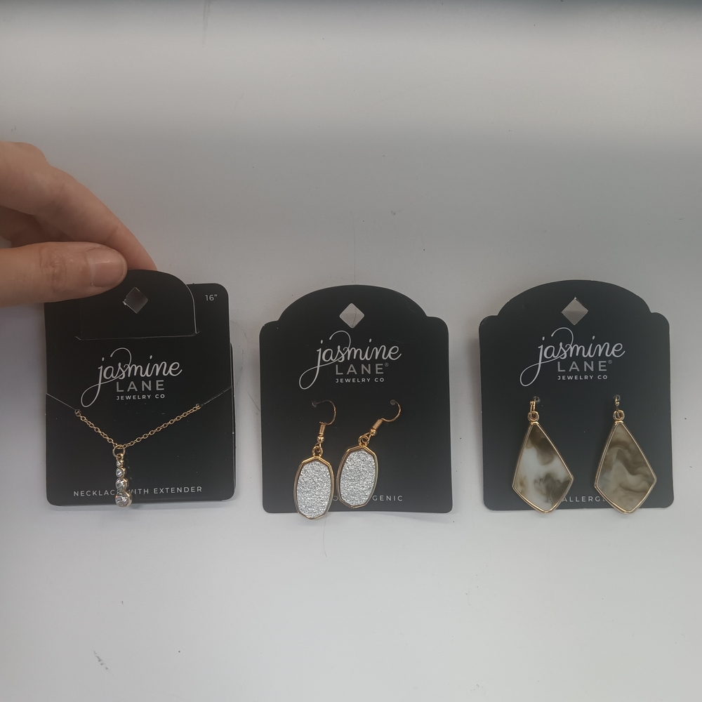 Jasmine Gold Necklace and White Earrings Set